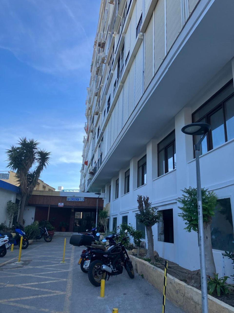 Inviting With Sea View Apartment